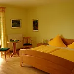 Affittacamere Wein- Und Gaestehaus Genetsch Lieser