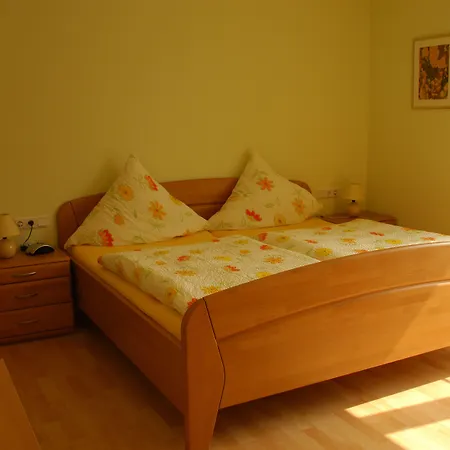 Pensión Wein- Und Gaestehaus Genetsch Lieser