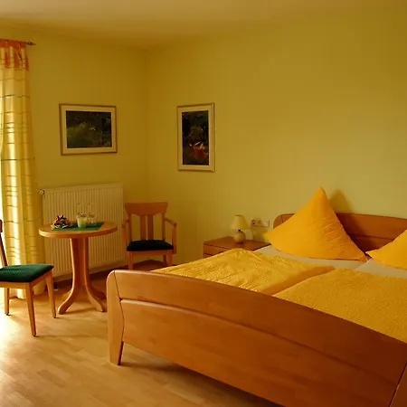 Pensión Wein- Und Gaestehaus Genetsch Lieser