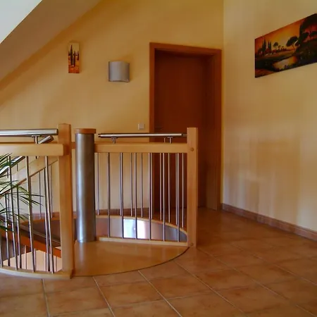 Wein- Und Gaestehaus Genetsch リーザー