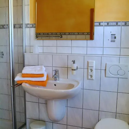 Wein- Und Gaestehaus Genetsch 3* リーザー