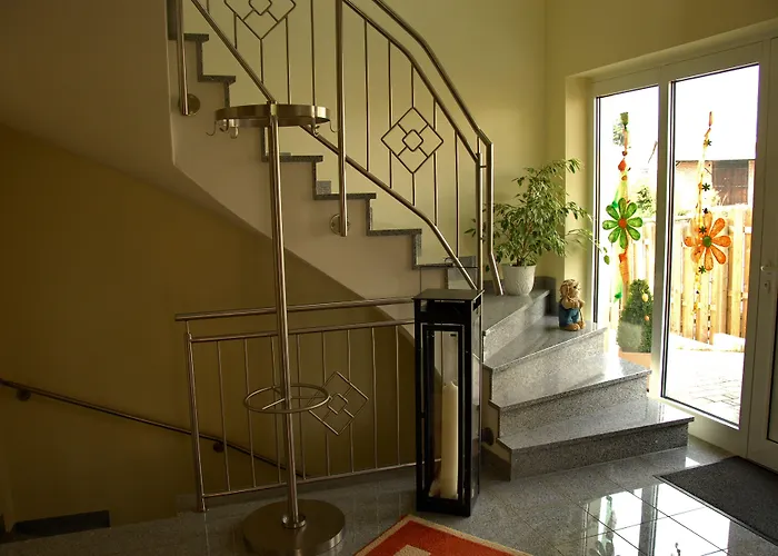 Wein- Und Gaestehaus Genetsch 3* リーザー