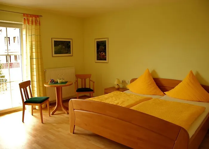 Pensión Wein- Und Gaestehaus Genetsch Lieser