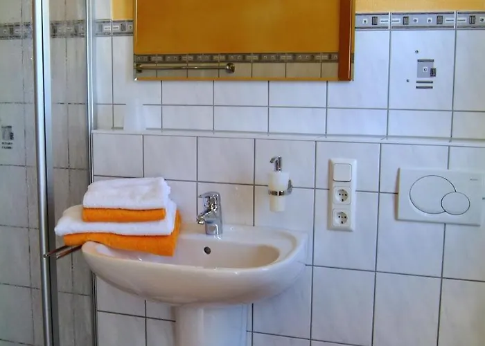 Wein- Und Gaestehaus Genetsch 3* リーザー